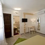 La Finestra Sulla Reggia Bed and Breakfast