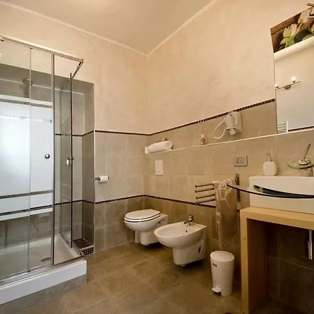 La Finestra Sulla Reggia Alojamento de Acomodação e Pequeno-almoço 4*