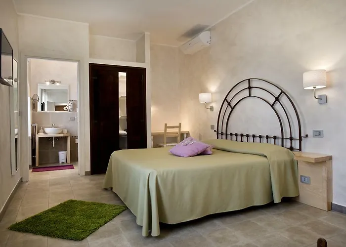 La Finestra Sulla Reggia Bed & Breakfast 4*